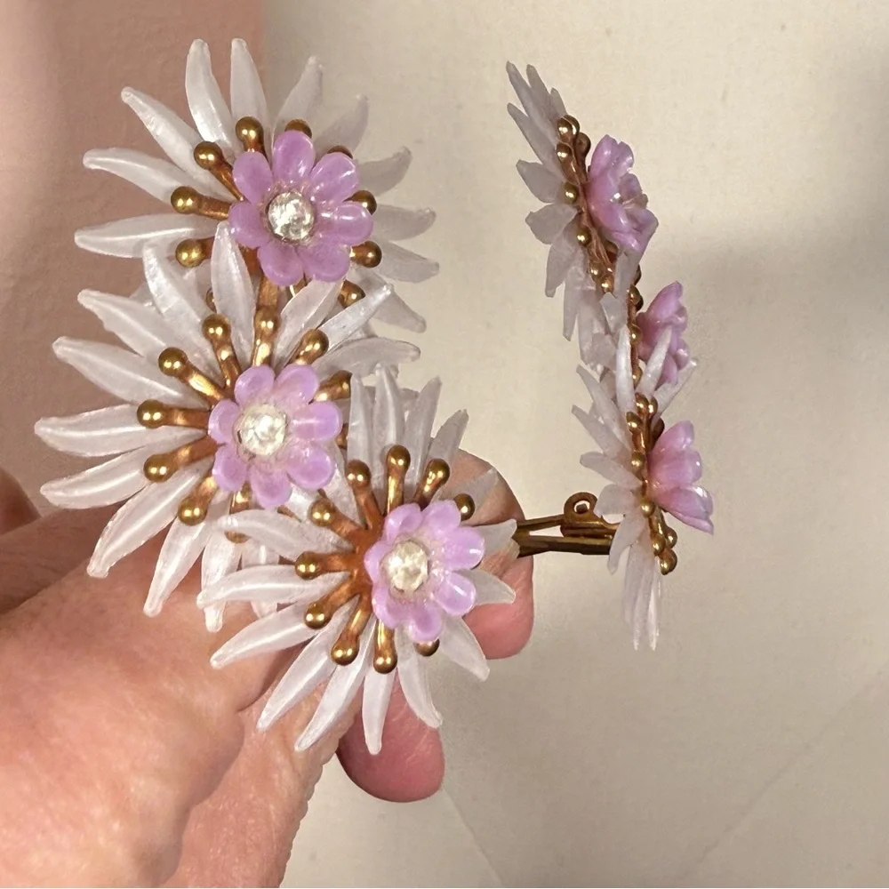 Vintage 1940 50 Oversized Plastic Lavender Fairycore clip ear crawler earrings - Picture 16 of 17